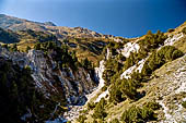 Sentiero naturalistico del Lucomagno (Svizzera). Formazioni di dolomia.